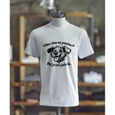 T-shirt Mon chien me promène, moi je suis juste là